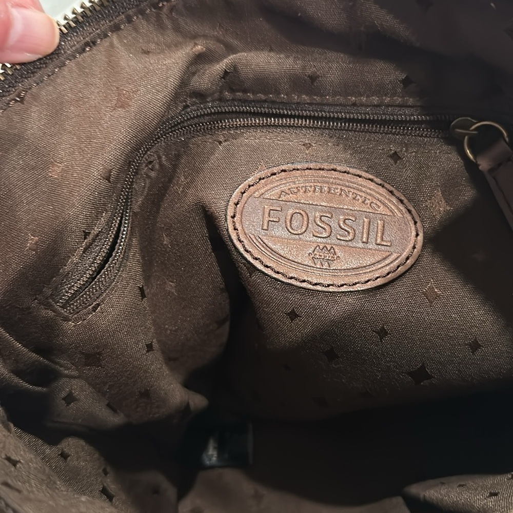 Fossil Explorer Metallic Leather Crossbody Bag - Picture 10 of 13